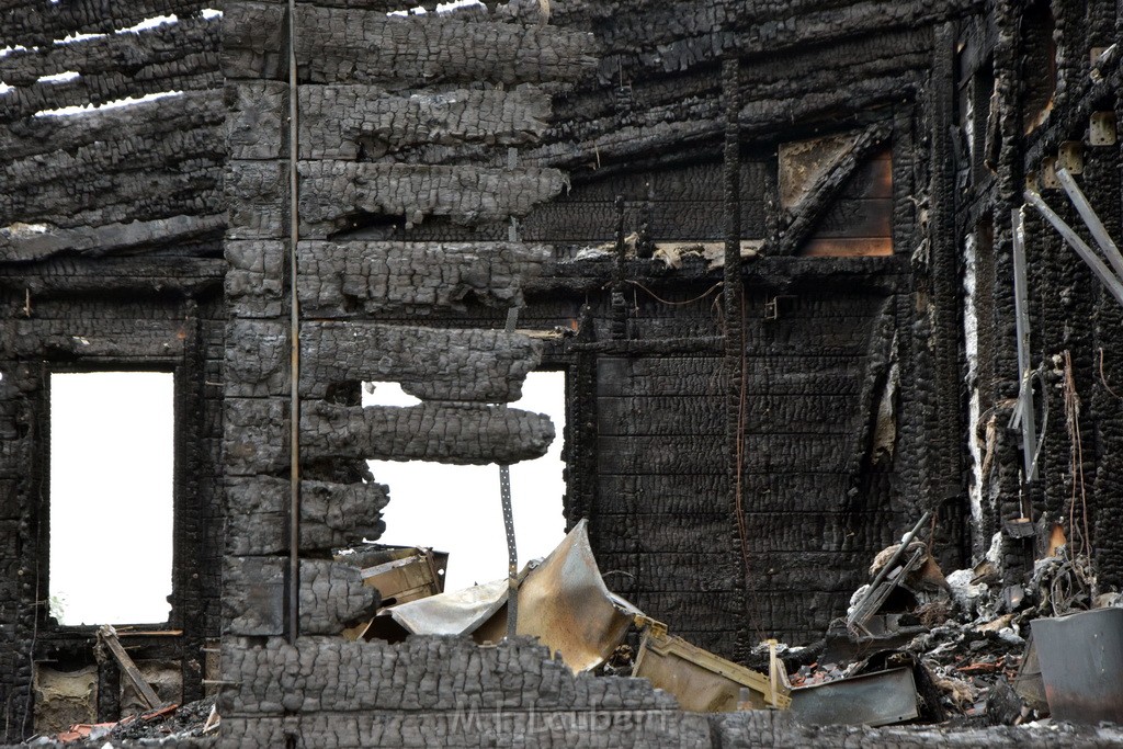 Schwerer Brand in Einfamilien Haus Roesrath Rambruecken P063.JPG - Miklos Laubert
